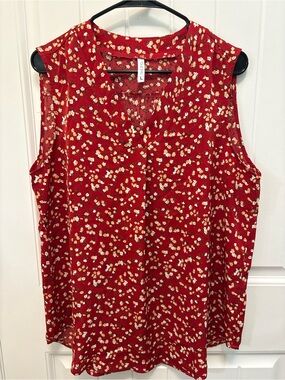 Quezhu Red Floral Sleeveless Vneck blouse. Size Large.
